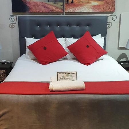 Garden Corner Guesthouse ボーフォート・ウェスト エクステリア 写真