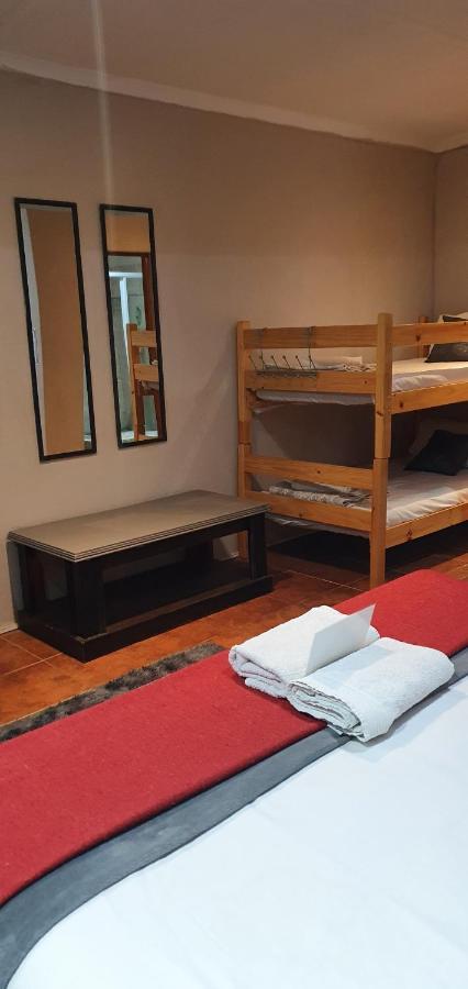 Garden Corner Guesthouse ボーフォート・ウェスト エクステリア 写真