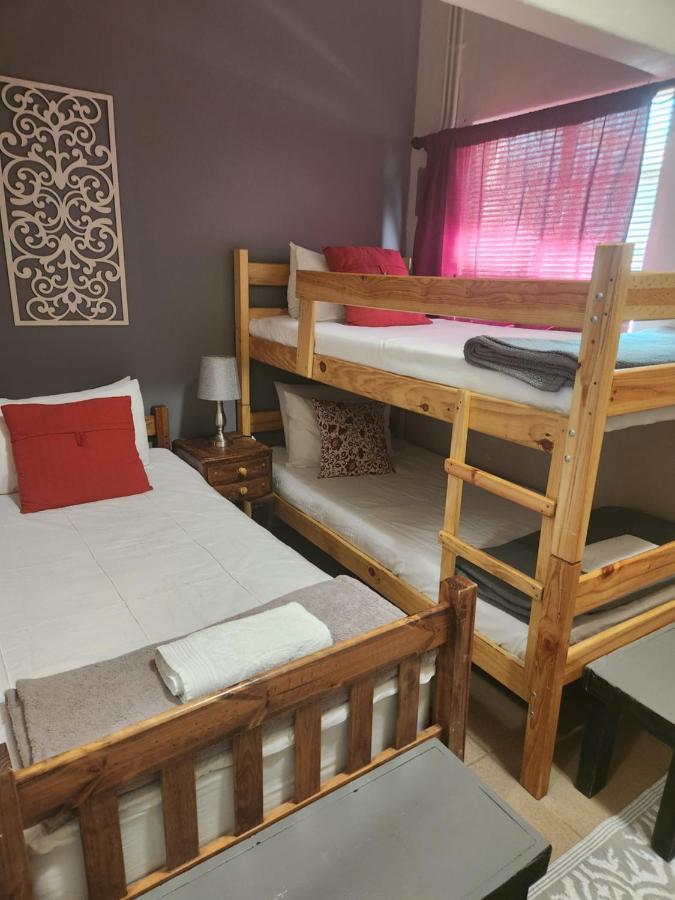 Garden Corner Guesthouse ボーフォート・ウェスト エクステリア 写真