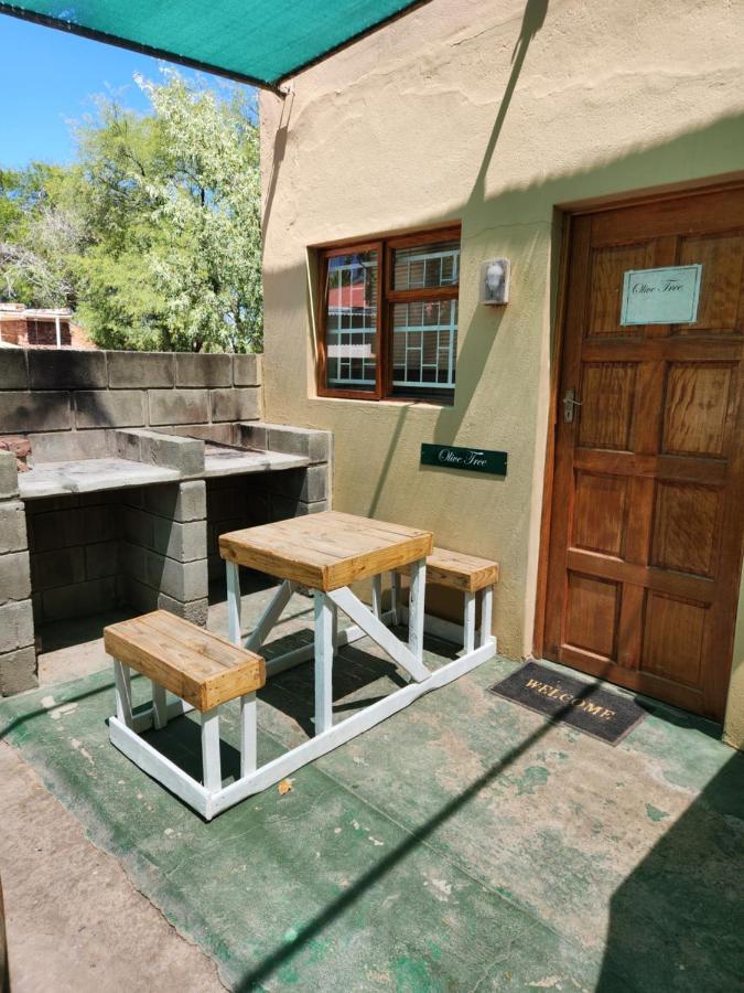 Garden Corner Guesthouse ボーフォート・ウェスト エクステリア 写真