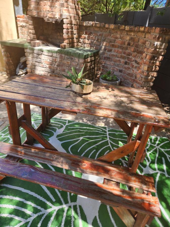 Garden Corner Guesthouse ボーフォート・ウェスト エクステリア 写真