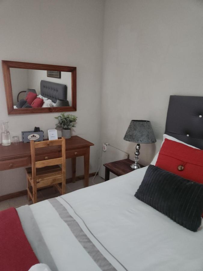 Garden Corner Guesthouse ボーフォート・ウェスト エクステリア 写真